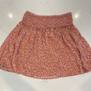 Daisy print flowy skirt 🌼